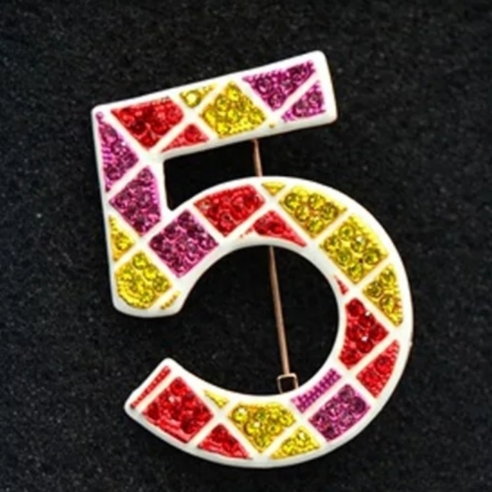 Vintage look no 5 designer brooch cambon paris